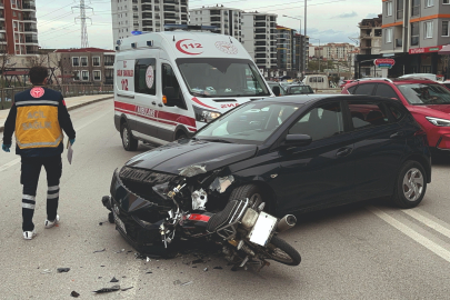 Motosiklet Otomobile Ok Gibi Saplandı