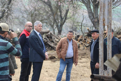 Bayazıt, Yangın Çıkan Çiftlikte İncelemede Bulundu